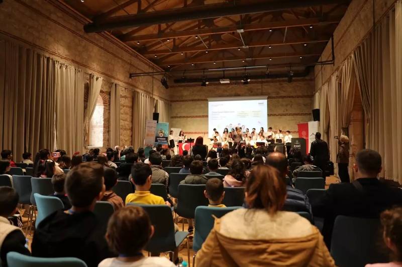 20 Noyabr Dünya Uşaq Hüquqları Günü İstanbulda Qeyd Olundu: Zülm Altında Yaşayan Uşaqlara Dəstək Çağırışı