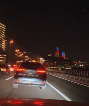 Paytaxtda nömrəsiz avtomobil idarə edən qazi saxlanılıb