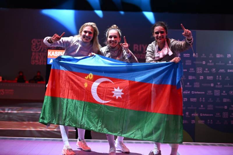 Azərbaycan qılıncoynadanları İslamiadada qızıl medal qazanıblar (FOTO)