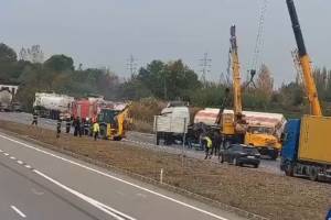 Bakı–Qazax yolunda yük maşını aşıb, yanğın olub Xəbər şəkili