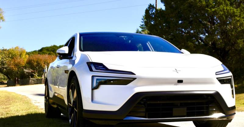 Polestar 4: Arxa Şüşəsi Olmayan İdman Krossoveri İstehlakçıları Çaşdırır