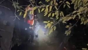 FHN çayın dərəsində köməksiz vəziyyətdə qalan vətəndaşı xilas edib (VİDEO) Xəbər şəkili