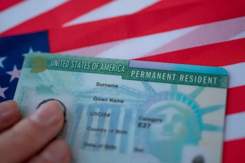 ABŞ 19 Ölkə Vətəndaşlarının "Yaşıl Kart" İcazələrini Ətraflı Yoxlayır: Sərt Miqrasiya Tədbirləri