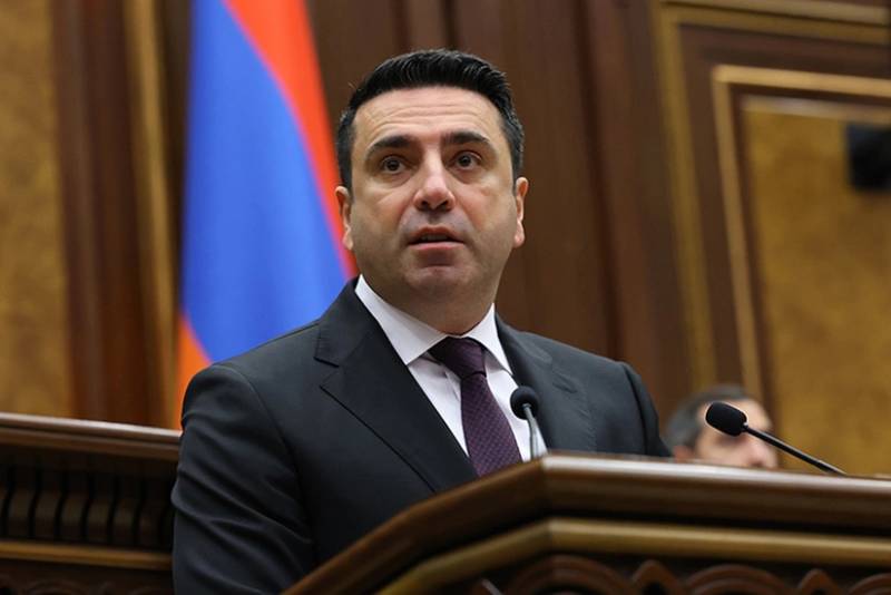 Ermənistan parlamentinin sədri seçkilərdə namizədliyini açıqlayıb
