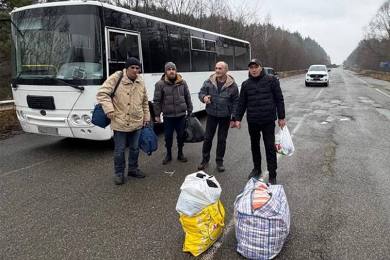 Ukrayna Rusiyaya 14 mülki şəxsi təhvil verib