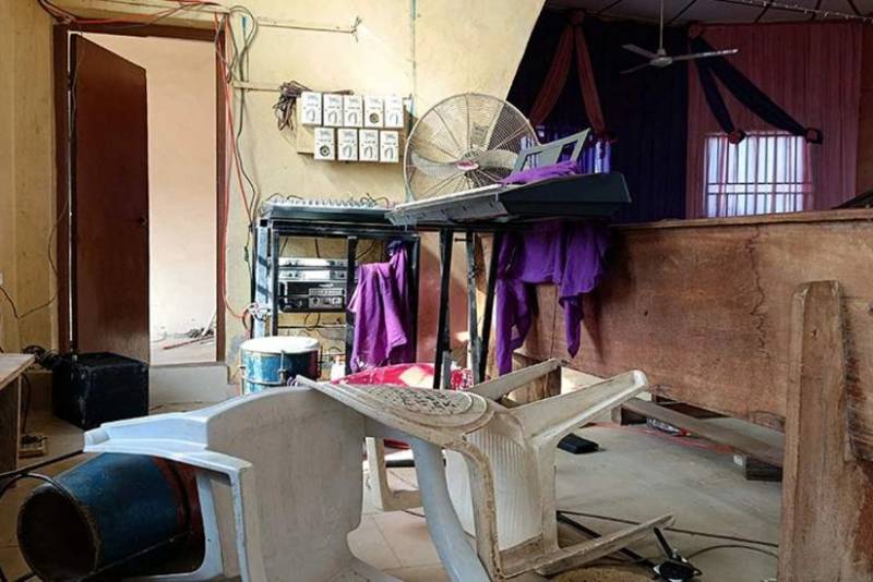 Nigeriyada silahlılar 200-dən çox şagird və müəllimi məktəbdən qaçırıblar