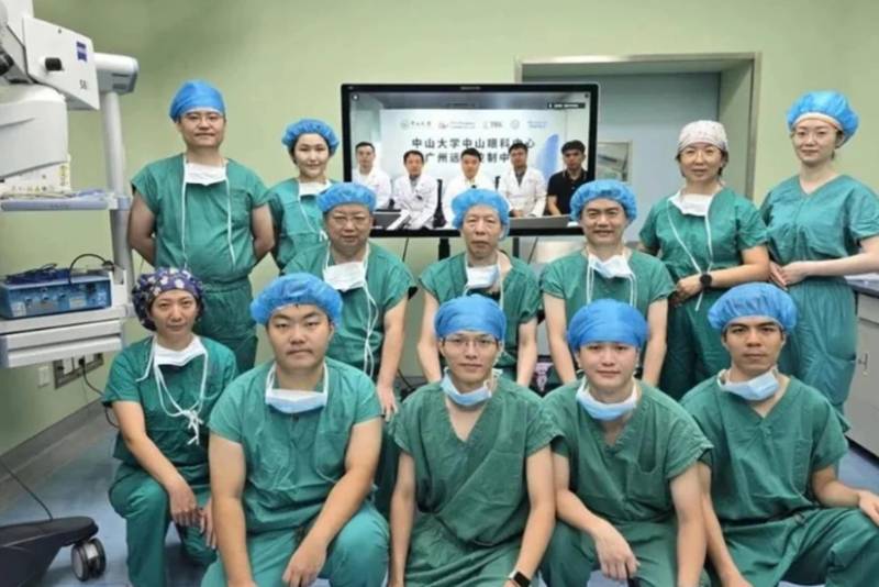 Çində oftalmoloqlar dünyada ilk dəfə 4200 km-dən çox məsafədə olan xəstəni əməliyyat ediblər