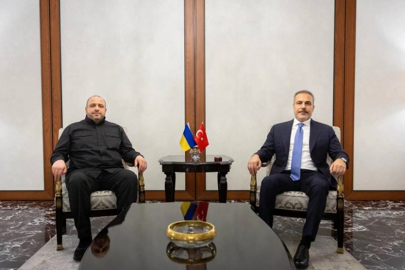 Hakan Fidan Ankarada Rüstəm Umerovla görüşüb