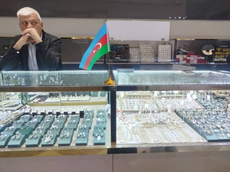 “Univermaqda nə POS-terminal var, nə də çek verilir” - ŞİKAYƏT