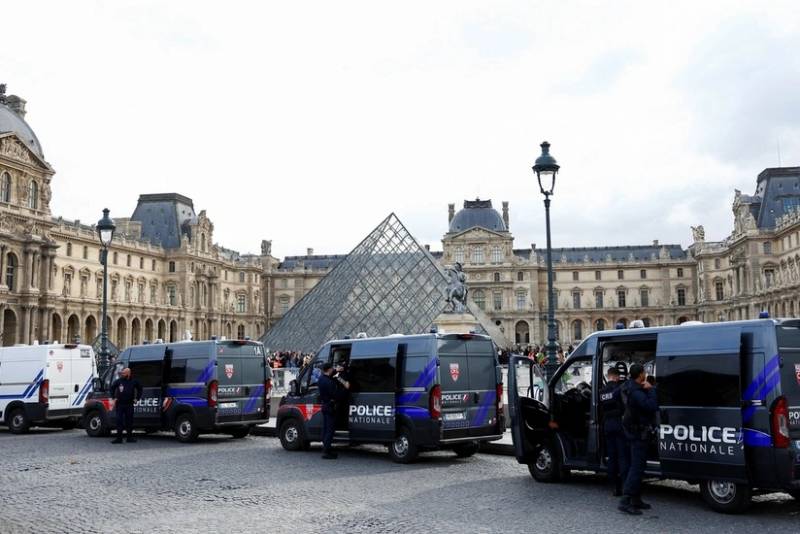 Luvr soyğunçuluğunda şübhəli bilinənlər "Paris" - "Lion" matçında həbs olunub