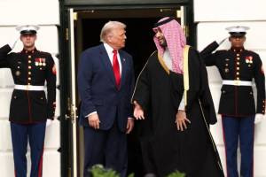 Tramp Ağ Evdə Səudiyyə Ərəbistanı vəliəhdini qəbul edir - YENİLƏNİR