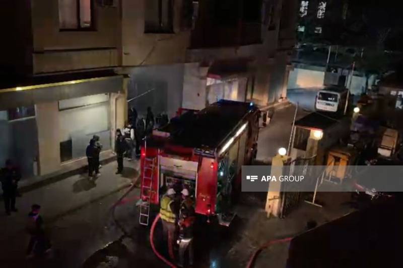 Bakıda çoxmərtəbəli binada yanğın məhdudlaşdırılıb- YENİLƏNİB-1 - VİDEO