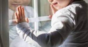 Bakıda uşaq pəncərədən yıxıldı