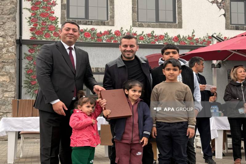 Növbəti köç karvanları Məmmədbəyli və Xıdırlı kəndlərinə çatıb, açarlar təqdim olunub - YENİLƏNİB