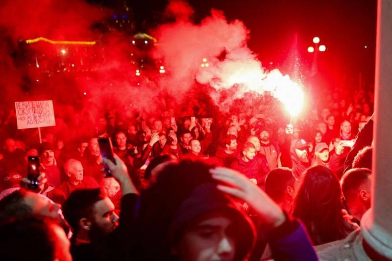 Serbiya polisi Belqradda iğtişaşların 37 iştirakçısını saxlayıb