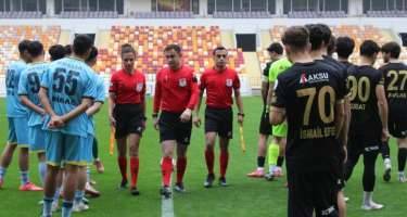 Meydana 7 oyunçu ilə çıxdılar, matç təxirə salındı