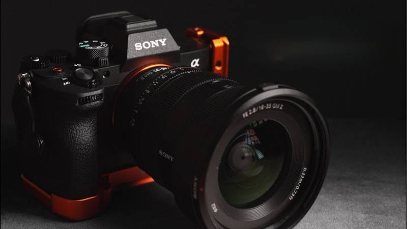 Sony A7 V Rəsmi Təqdim Edildi: 33 MP Sensor, Güclü AI Avtofokus və 4K/120 FPS Video İmkanları