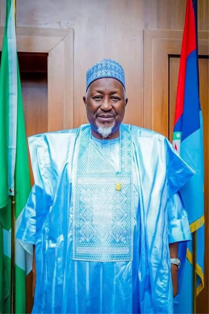 Nigeriyanın Müdafiə Naziri Məhəmməd Badaru Abubakar Səhhət Problemlərinə Görə İstefa Verdi Xəbər şəkili