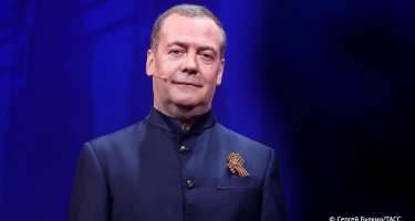 “Amerikalılar dəli Aİ-ni tərbiyələndirməyə davam edir” -Medvedev