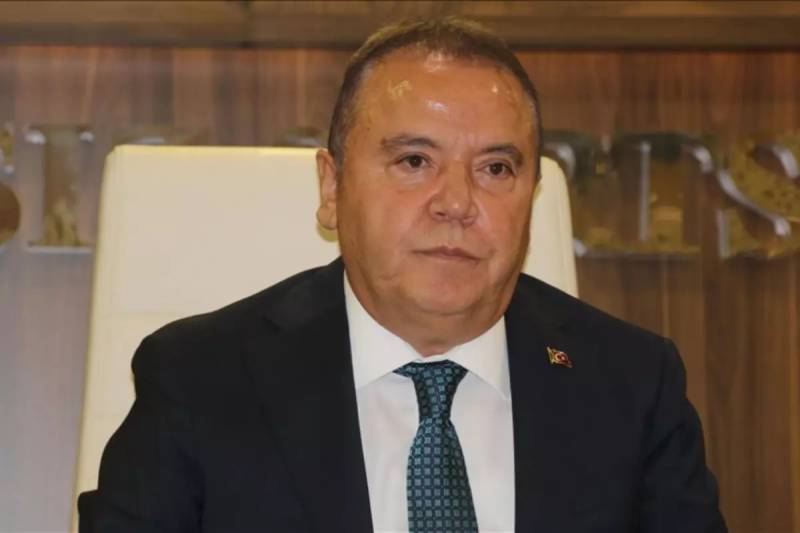 CHP-dən olan həbsdəki Antalya bələdiyyə sədri Muhittin Böcək təcili xəstəxanaya yerləşdirilib