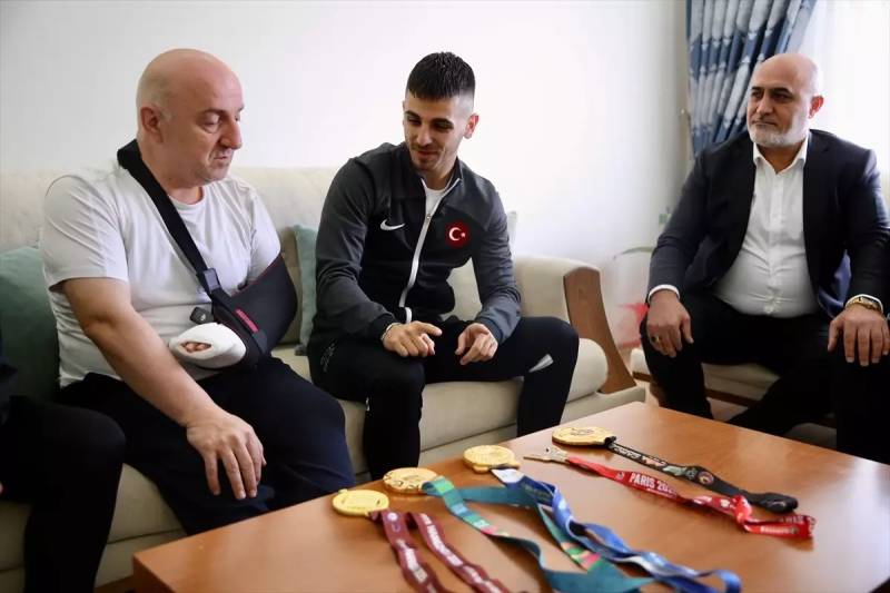 Eray Şamdan Karate üzrə Dünya Çempionatının Qızıl Medalını Qazanaraq Tarix Yazdı Xəbər şəkili