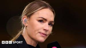 Tanınmış Aparıcı Laura Vuds İngiltərə-Qana Matçı Yayımı Zamanı Qəflətən Xəstələndi Xəbər şəkili