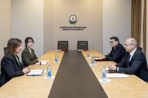 İqtisadi Əməkdaşlıq Təşkilatının Təmiz Enerji Mərkəzi ilə Ev Sahibi Ölkə Sazişi imzalanıb Xəbər şəkili