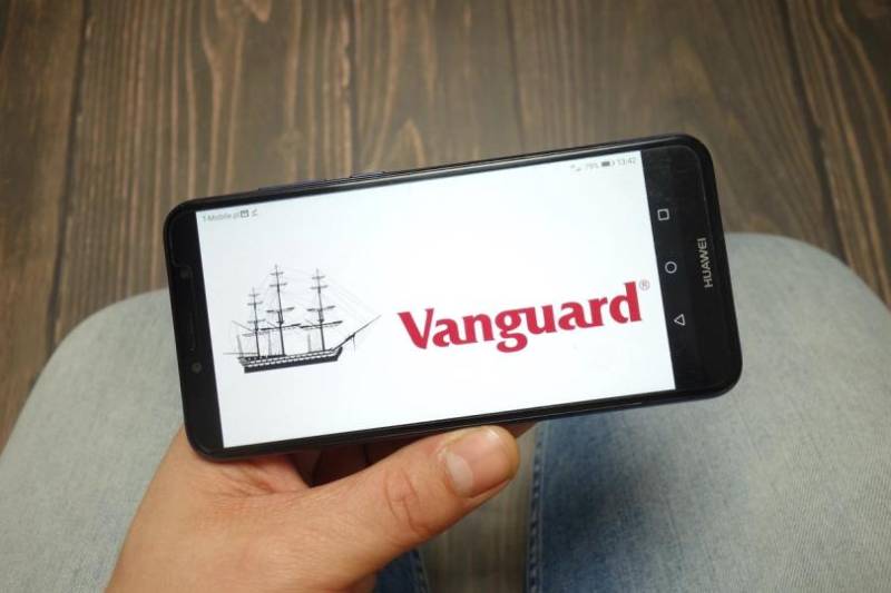Vanguard Kripto ETF-ləri üçün Platformasını Açır - Siyasətdə Əsaslı Dönüş