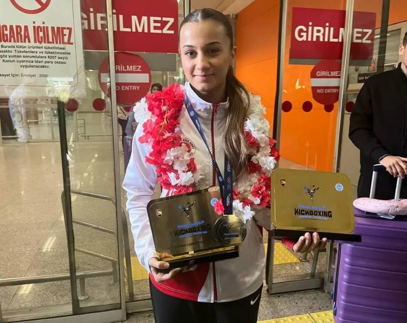 Kickboks üzrə Dünya Çempionatı: Elif Ceren Şanlı Qızıl Qazandı və "Ən Yaxşı Döyüşçü" Seçildi Xəbər şəkili