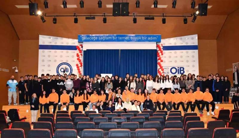 Yeşim Qrup Beynəlxalq Könüllülər Günündə "Öncə İnsan" Sammiti Keçirdi: Təhsildə İctimai Məsuliyyət Xəbər şəkili