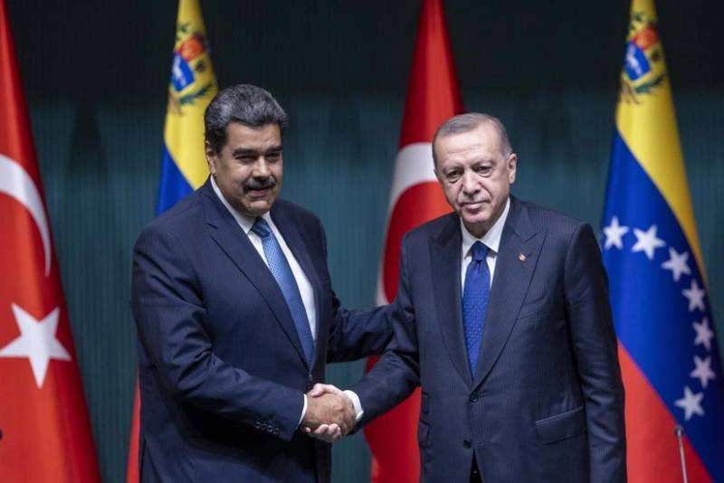 Ərdoğanla Maduro arasında telefon danışığı olub