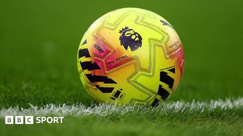 İngiltərə millisinin keçmiş ulduzu Stansted Hava Limanında zorlama cəhdi ittihamı ilə saxlanılıb