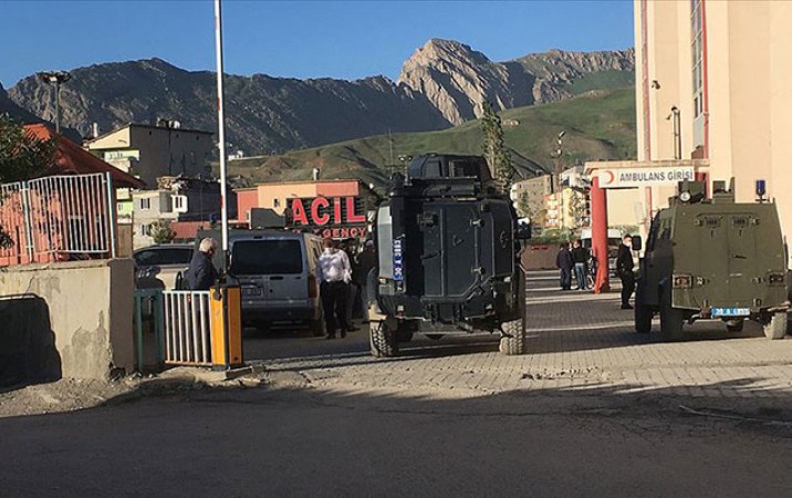 PKK terror&ccedil;uları fəhlələri atəşə tutdu - 