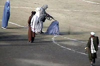 Əfqanıstanda Hamilə Həyat Yoldaşını Öldürən Şəxs Minlərin Gözü Qarşısında Edam Edildi: BMT Reaksiyası Xəbər şəkili